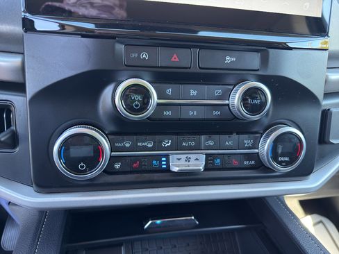 Used 2024 Ford Expedition XLT image 17