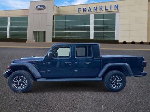 Used 2025 Jeep Gladiator Rubicon w/ Safety Group AWD/4WD image 4