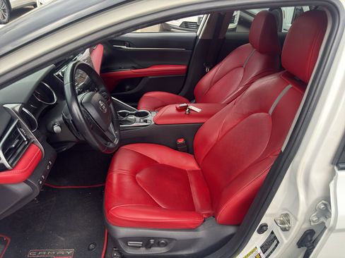 Used 2020 Toyota Camry XSE image 7