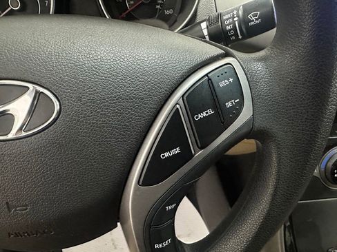 Used 2013 Hyundai Elantra GLS w/ Preferred Pkg image 13