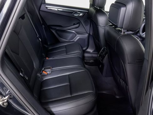 Certified 2026 Porsche Macan AWD/4WD image 9