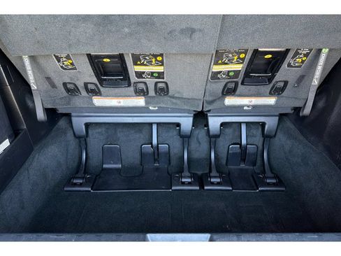 Used 2017 Toyota Sienna SE w/ SE Preferred Package FWD image 17