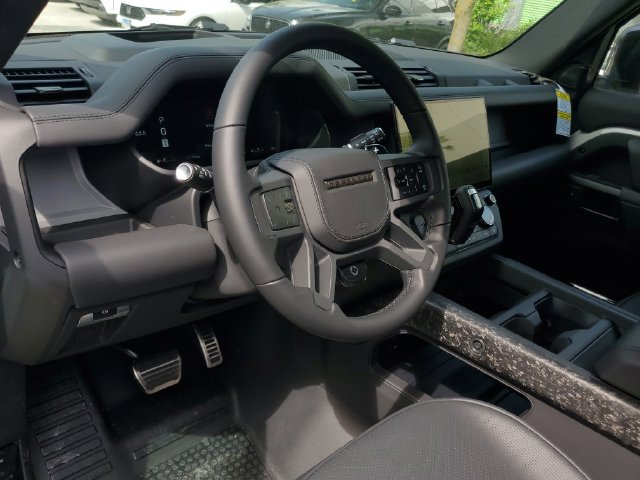 New 2026 Land Rover Defender 110 AWD/4WD image 17
