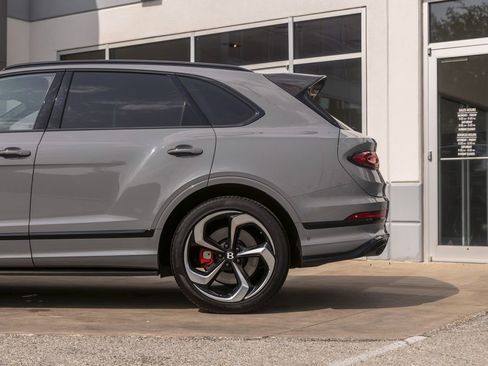 Used 2025 Bentley Bentayga AWD/4WD image 17