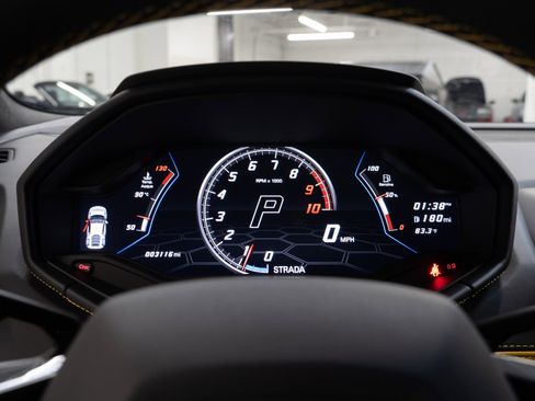 Used 2023 Lamborghini Huracan EVO image 17