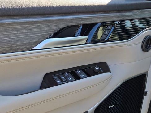 Used 2024 Jeep Wagoneer Series III w/ Premium Group I image 25