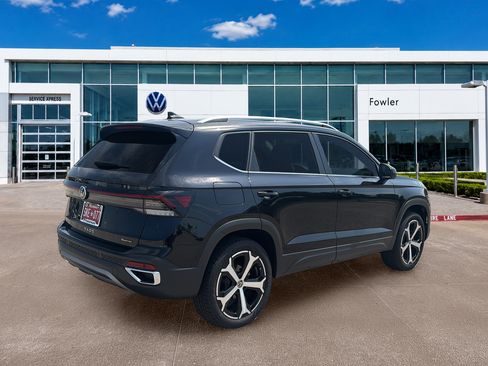 Used 2025 Volkswagen Taos SEL AWD/4WD image 5
