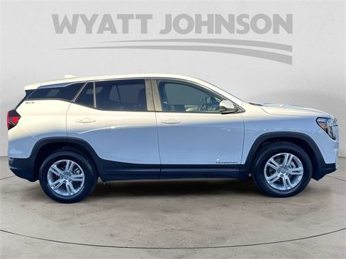 Used 2024 GMC Terrain SLE image 6