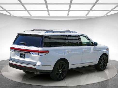 Used 2023 Lincoln Navigator Reserve AWD/4WD image 4
