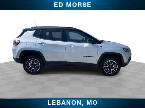 Used 2026 Jeep Compass Trailhawk AWD/4WD image 9