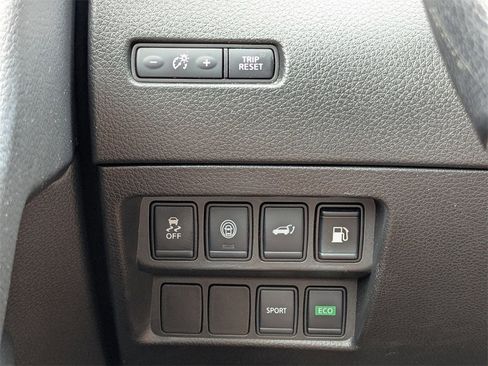 Used 2020 Nissan Rogue SV image 28