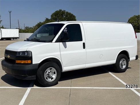 Used 2021 Chevrolet Express 2500 RWD image 1
