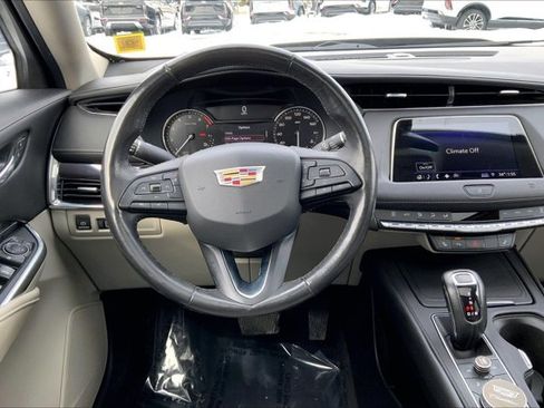 Used 2019 Cadillac XT4 Luxury w/ Cold Weather Package image 4