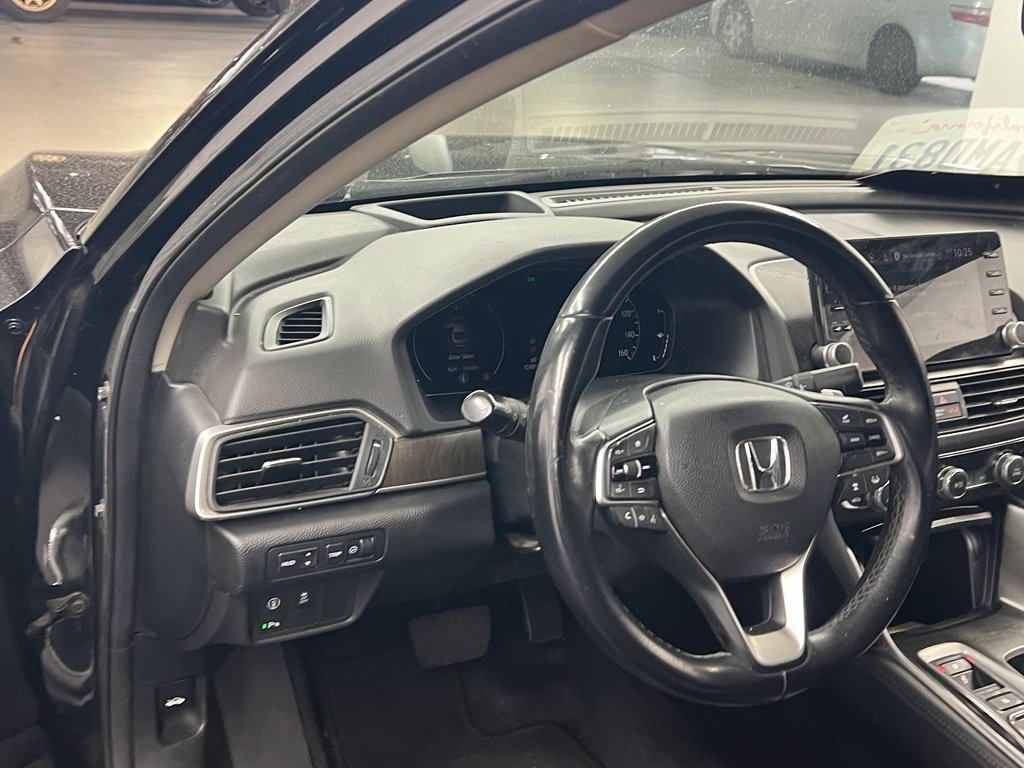 Used 2018 Honda Accord Touring image 9
