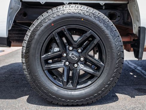 Used 2019 Chevrolet Silverado 1500 LT Trail Boss AWD/4WD image 8