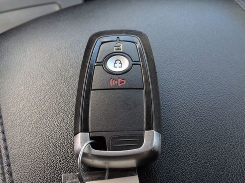 Certified 2022 Ford Edge SE w/ Black Appearance Package image 27