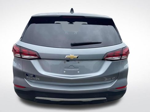 Used 2024 Chevrolet Equinox LT image 3