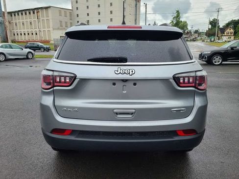 Used 2019 Jeep Compass Latitude w/ Cold Weather Group AWD/4WD image 8