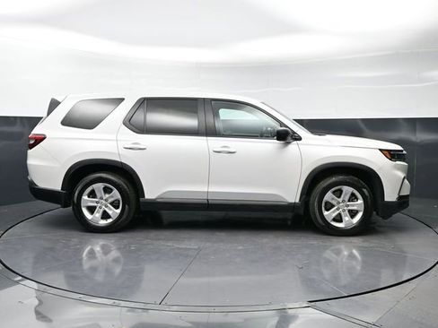 Used 2023 Honda Pilot LX image 4