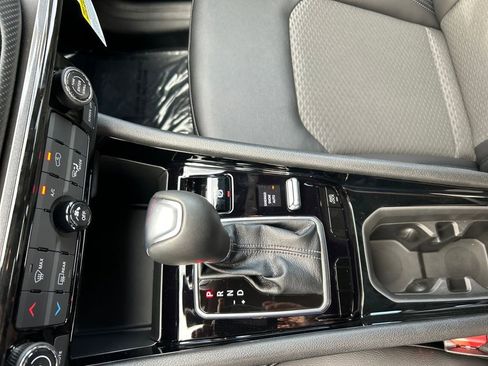 New 2026 Jeep Compass Latitude image 18