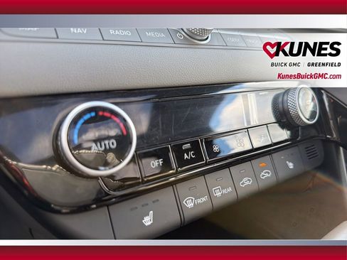 Used 2025 Hyundai Elantra SEL FWD image 27
