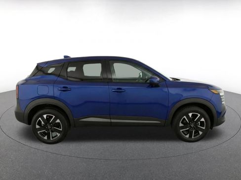 Used 2025 Nissan Kicks SV AWD/4WD image 11