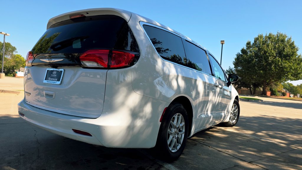 Used 2024 Chrysler Voyager LX FWD image 15