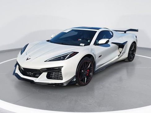 Used 2023 Chevrolet Corvette Z06 w/ Z07 Performance Package image 7