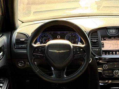 Used 2016 Chrysler 300 S RWD image 27