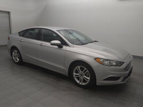 Used 2018 Ford Fusion SE w/ Fusion SE Technology Package image 11