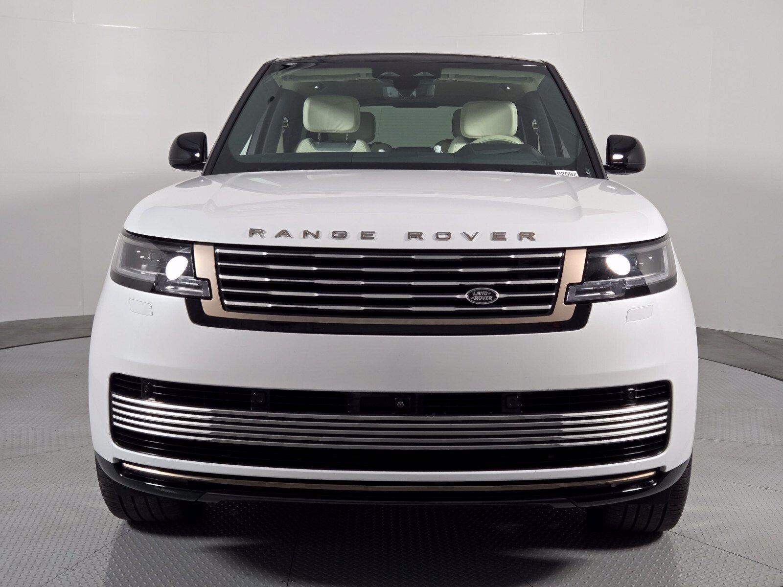 Used 2025 Land Rover Range Rover SV AWD/4WD image 8