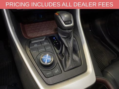 Used 2022 Toyota RAV4 Limited AWD/4WD image 18