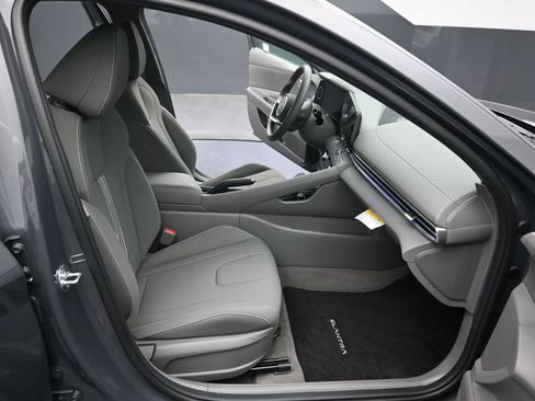 Certified 2024 Hyundai Elantra SEL FWD image 32