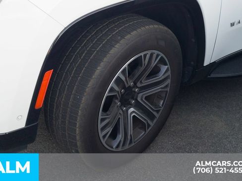 Used 2024 Jeep Wagoneer L Series II RWD image 5