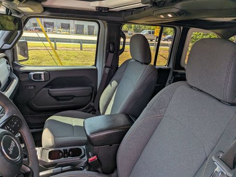 Used 2024 Jeep Wrangler Unlimited Sport AWD/4WD image 12