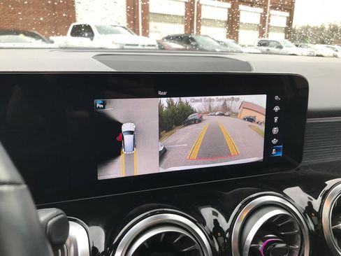 Used 2023 Mercedes-Benz GLB 250 4MATIC image 23