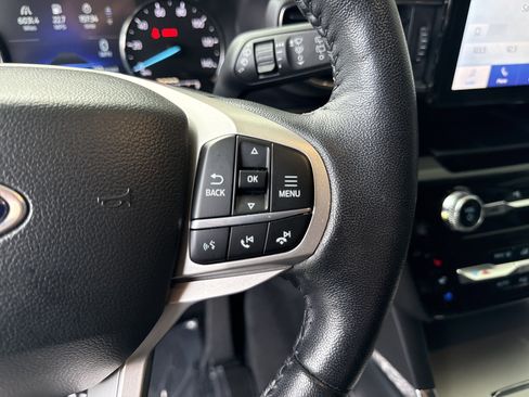 Used 2022 Ford Explorer Limited w/ Equipment Group 301A AWD/4WD image 19