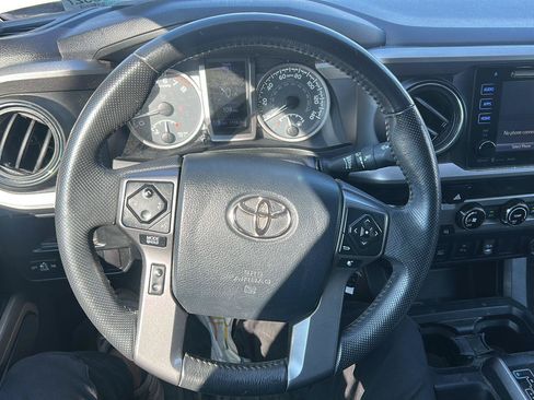 Used 2017 Toyota Tacoma SR5 RWD image 9