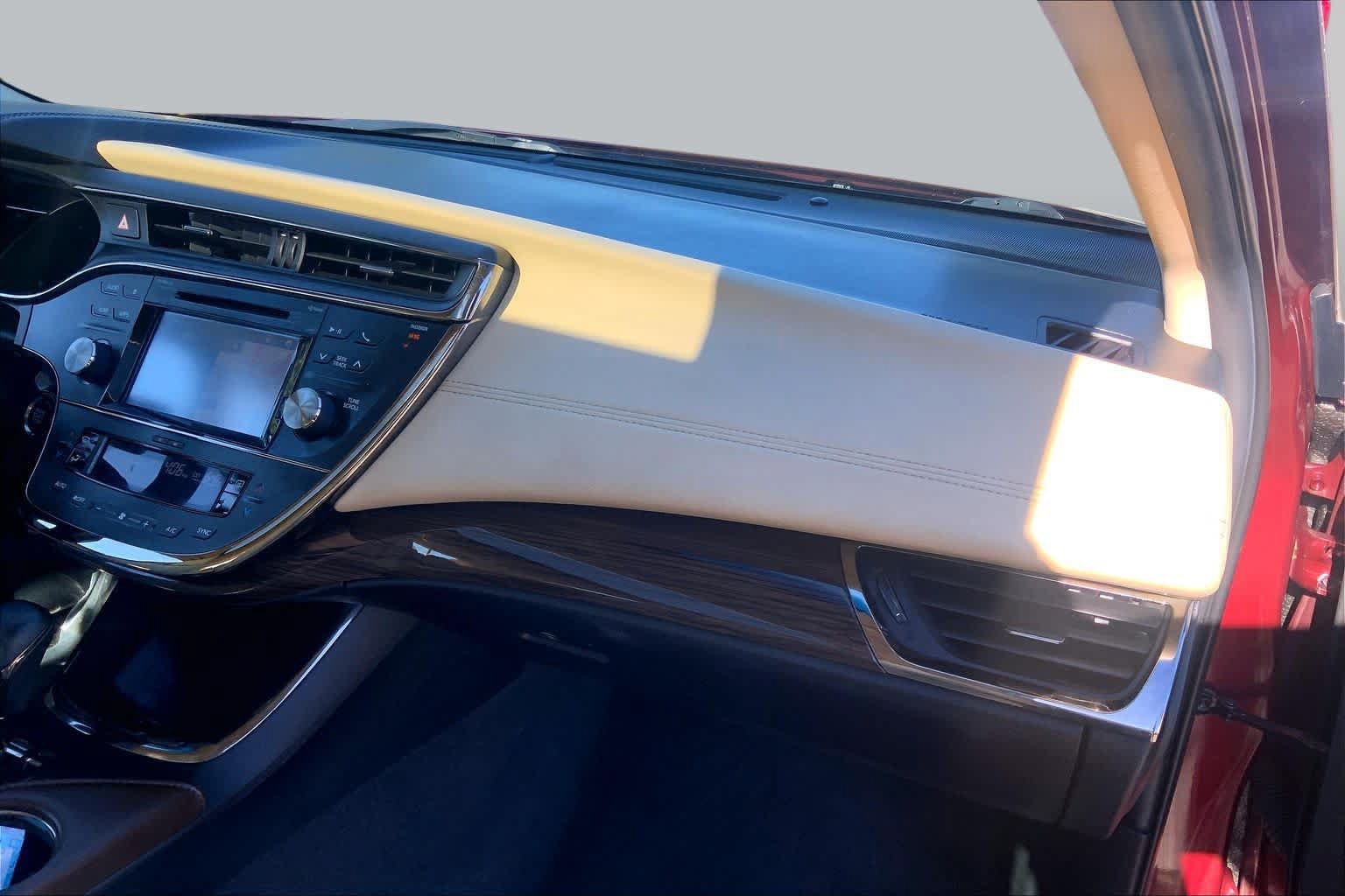 Used 2015 Toyota Avalon XLE Touring FWD image 36