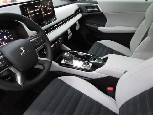 New 2026 Mitsubishi Outlander SE FWD image 21