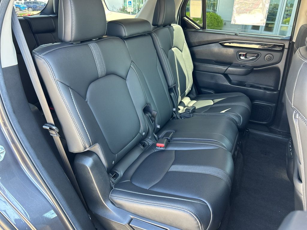 Used 2025 Honda Pilot Touring image 23