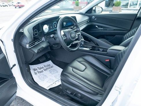 Used 2025 Hyundai Elantra Limited image 15