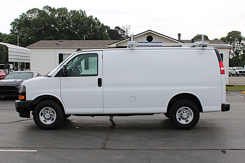 Used 2024 Chevrolet Express 2500 w/ Driver Convenience Package RWD image 6