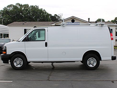 Used 2024 Chevrolet Express 2500 w/ Driver Convenience Package RWD image 6