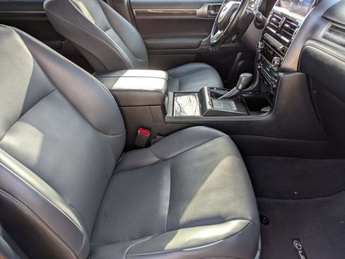Used 2023 Lexus GX 460 Premium w/ Accessory Package image 20