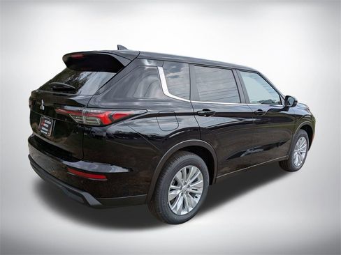 New 2026 Mitsubishi Outlander ES image 4