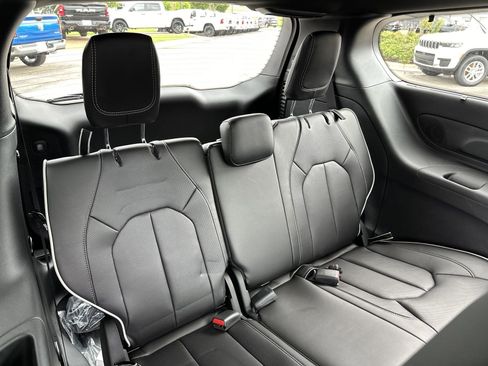 New 2024 Chrysler Pacifica Premium image 19