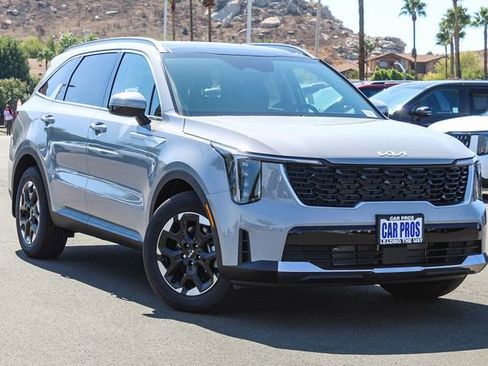 New 2025 Kia Sorento S w/ Panoramic Sunroof Package image 2