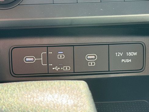 Certified 2025 Hyundai Tucson SE FWD image 28