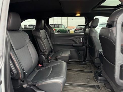 Used 2021 Toyota Sienna XSE image 19